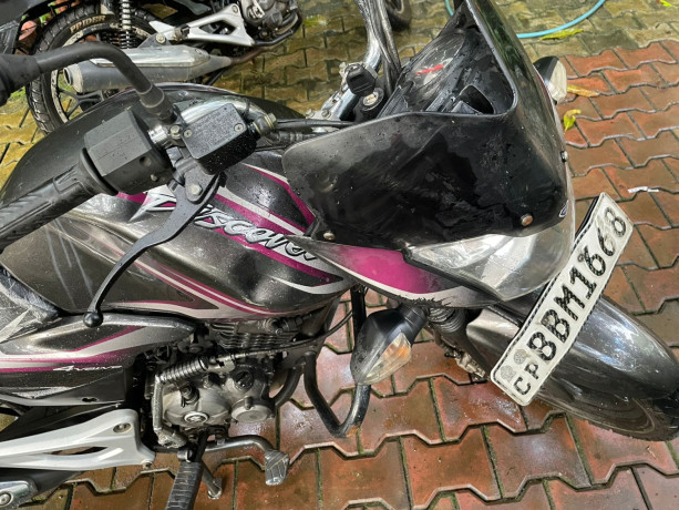 bajaj-discovery-125-2014-big-4