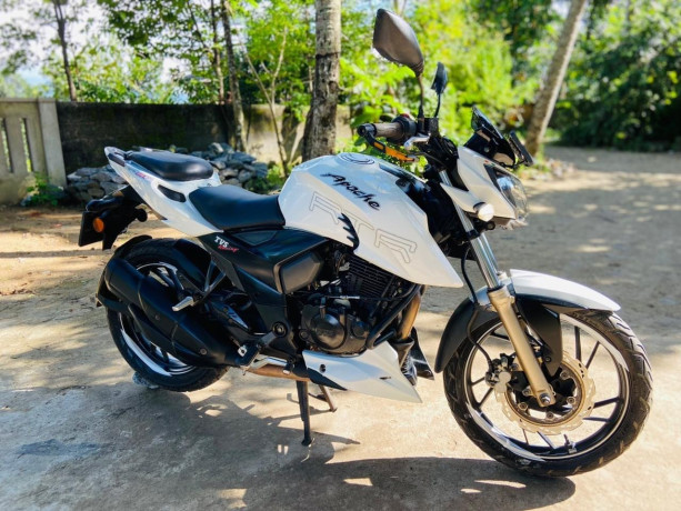 tvs-apache-rtr200-2017-big-0