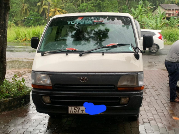 toyota-hiace-dolphin-van-big-1