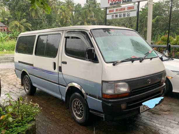 toyota-hiace-dolphin-van-big-0
