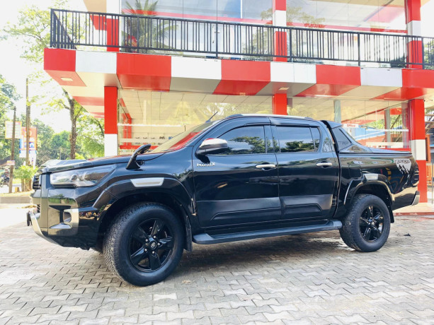 toyota-hilux-revo-2016-big-0