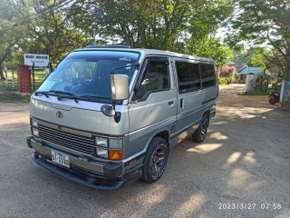 toyota-hiace