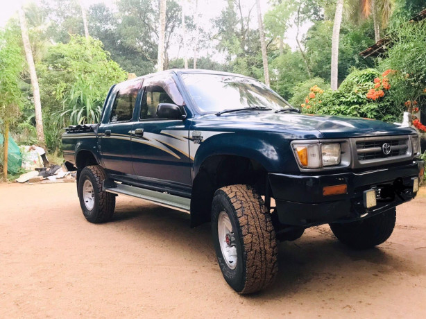 hilux-ln106-double-cab-1992-big-0