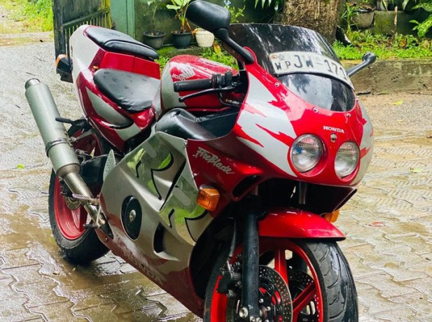 honda-cbr-250-fireblade-big-0