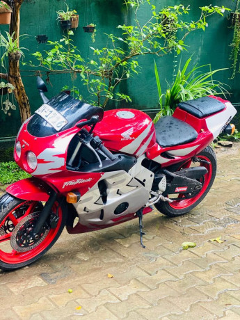 honda-cbr-250-fireblade-big-1