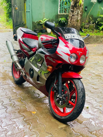 honda-cbr-250-fireblade-big-3