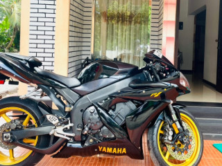 yamaha-r1-registered