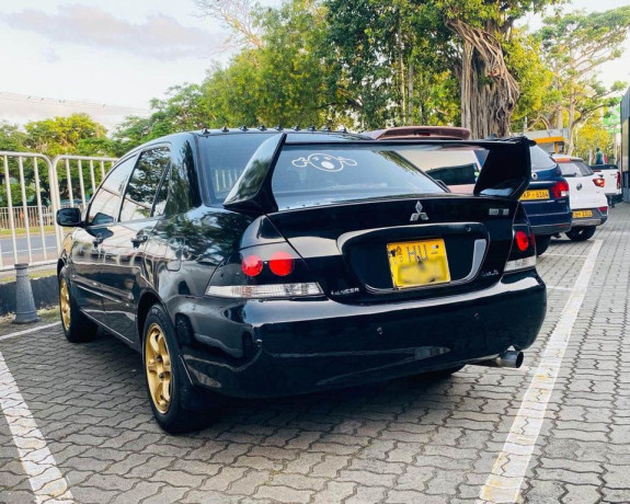 mitsubishi-lancer-cs3-2003-big-3