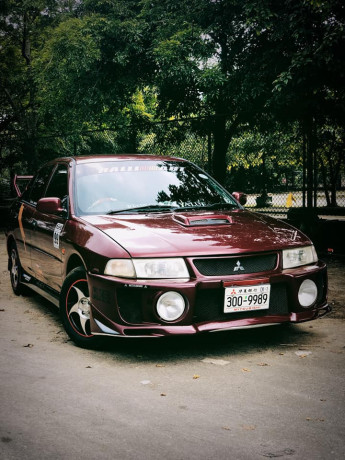 mitsubishi-lancer-ck1-1998-big-1