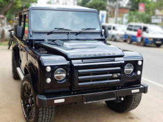 2015-land-rover-defender-110-puma-22-phantom-edition