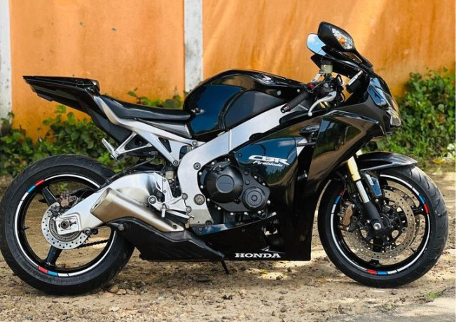 HONDA CBR 1000RR, Embilipitiya