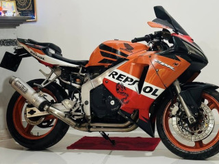 honda-cbr-250-mc19-2008