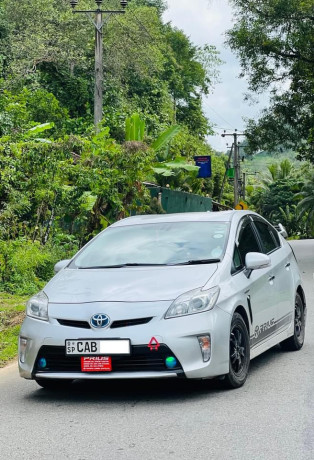 toyota-prius-g-grade-2013-big-0