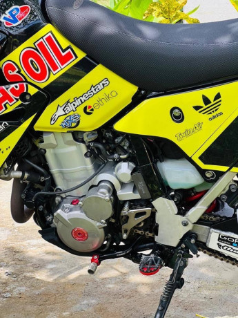 suzuki-drz-400sm-k9-2023-big-4
