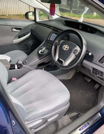 toyota-prius-2010-big-3