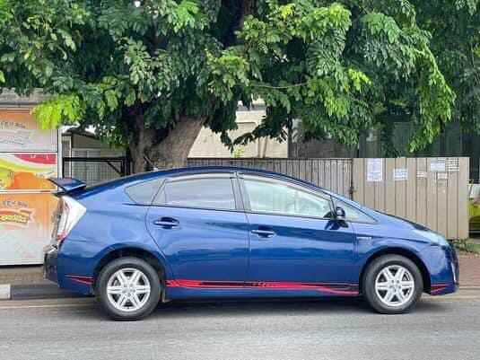 toyota-prius-2010-big-2