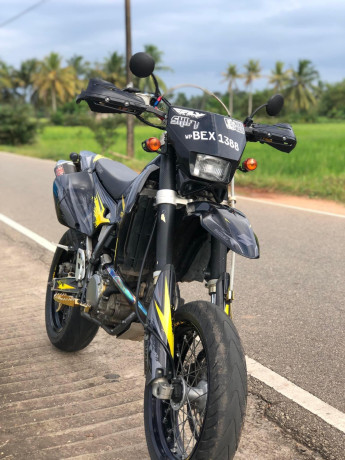 suzuki-drz-400-2017-big-1