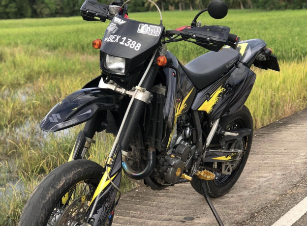 suzuki-drz-400-2017-big-0