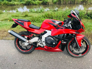 honda-cbr-250-gullarm-2009