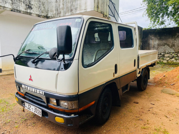 mitsubishi-canter-crew-cab-big-1