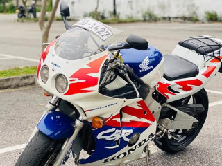 honda-cbr-250-gullarm-2003