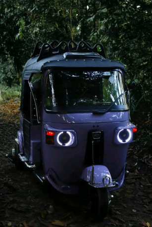 bajaj-4-stroke-threewheel-2012-big-4