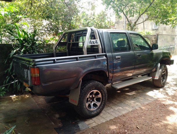 toyota-hilux-1995-big-3