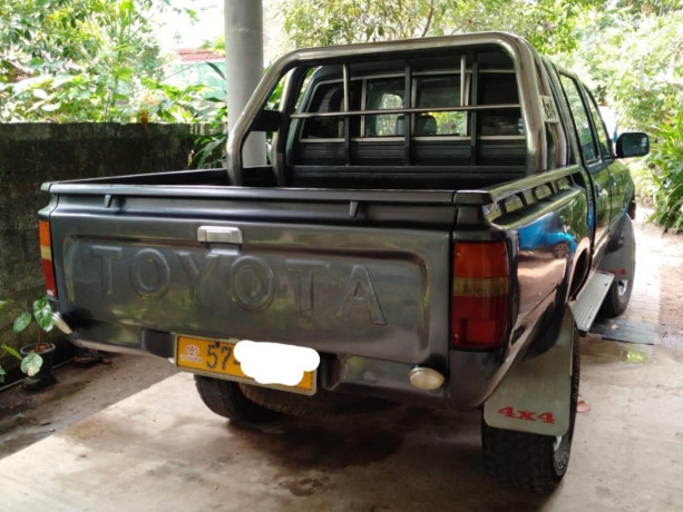 toyota-hilux-1995-big-1