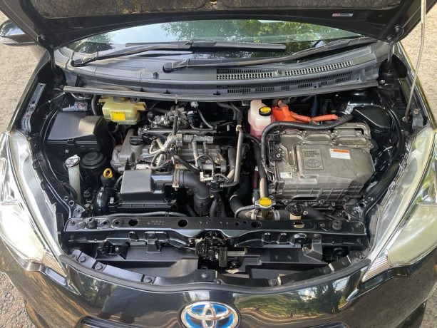toyota-aqua-2012-big-4