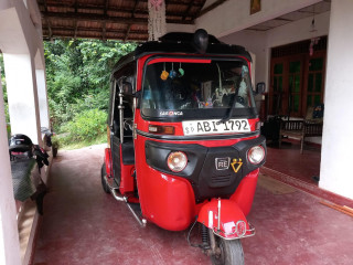 bajaj-4-stroke-three-wheel