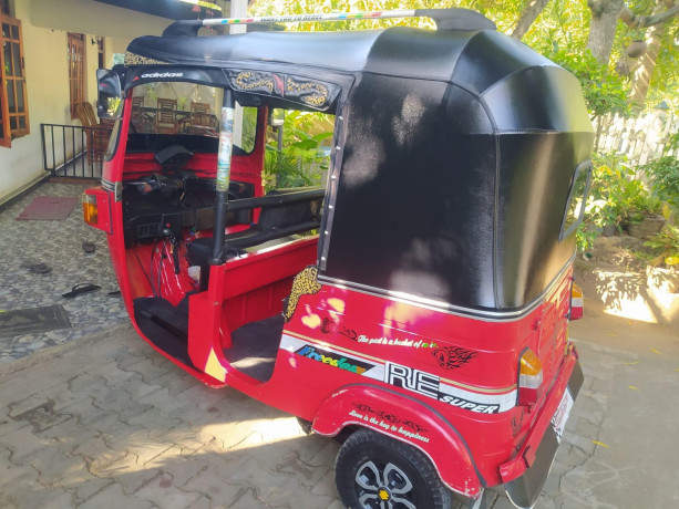 bajaj-4-stroke-three-wheel-big-3