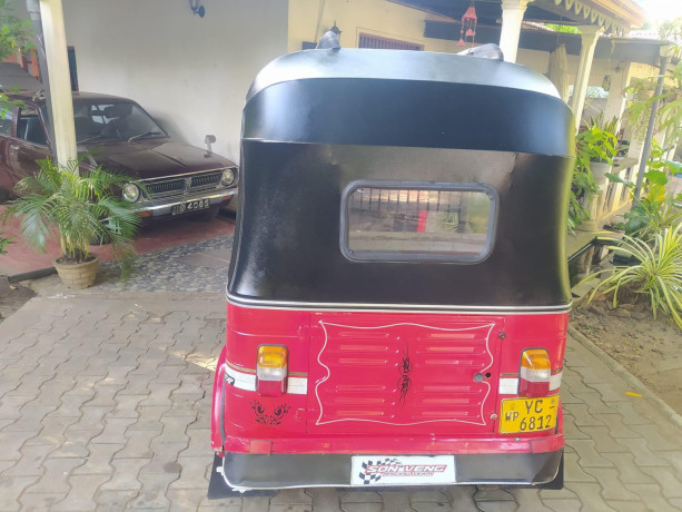 bajaj-4-stroke-three-wheel-big-2