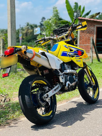 suzuki-drz-400-2014-big-1