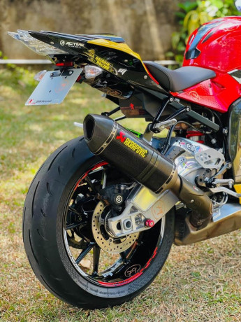 bmw-s1000rr-2014-big-4