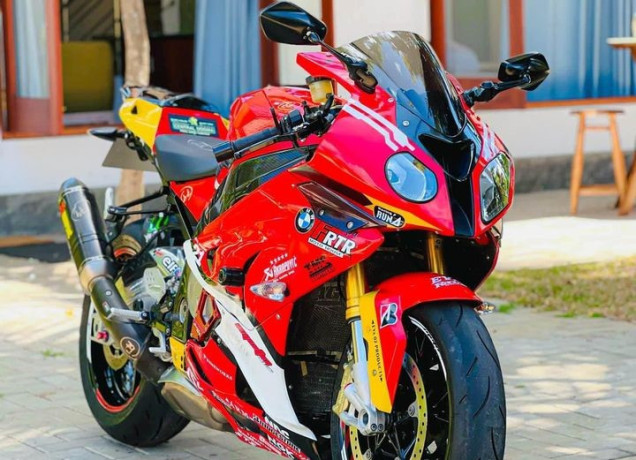 bmw-s1000rr-2014-big-0
