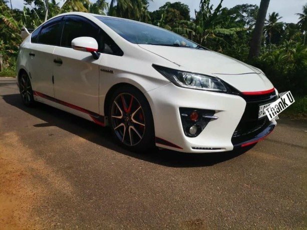 toyota-prius-g-sport-big-1