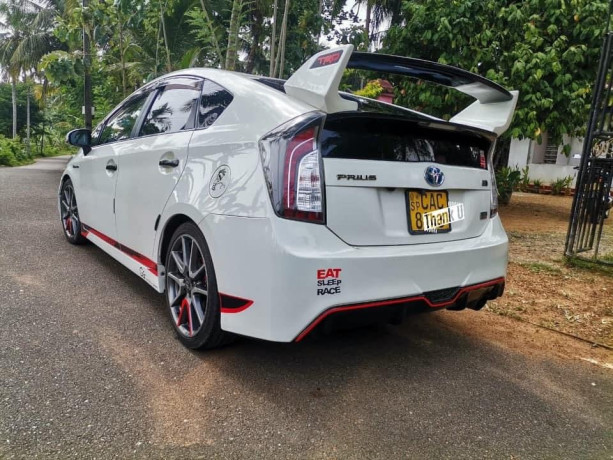 toyota-prius-g-sport-big-2