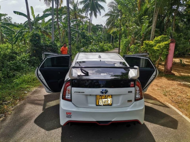 toyota-prius-g-sport-big-3