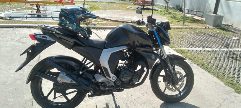 yamaha-fz-v2-2017-big-0