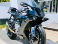 yamaha-yzf-r1-small-0