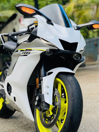 yamaha-yzf-r6-2017-big-4