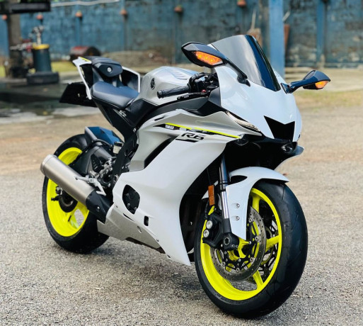 yamaha-yzf-r6-2017-big-1