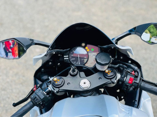 yamaha-yzf-r6-2017-big-2