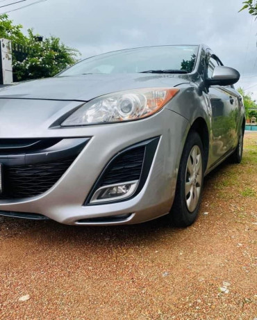 mazda-axela-2009-big-3