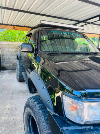 toyota-hilux-ln106-1989-big-4