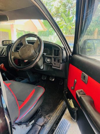 toyota-hilux-ln106-1989-big-1