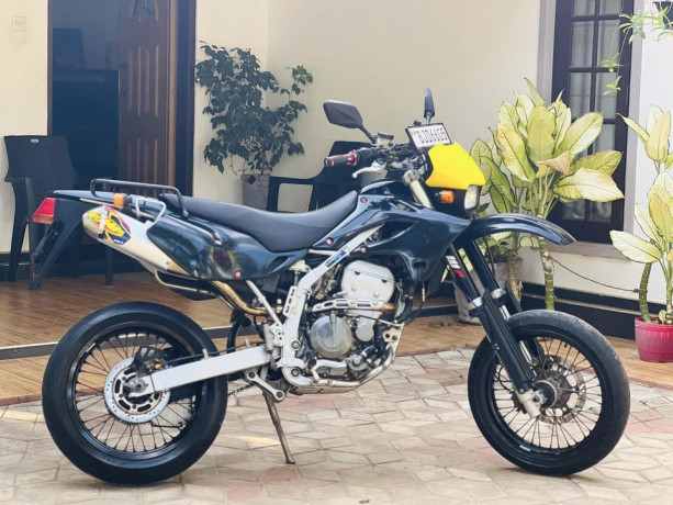 kawasaki-d-tracker-250-2024-big-0