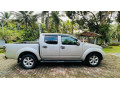 nissan-navara-small-4