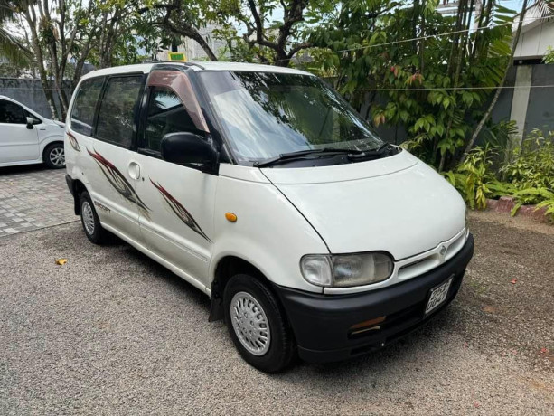 nissan-serina-1994-big-0
