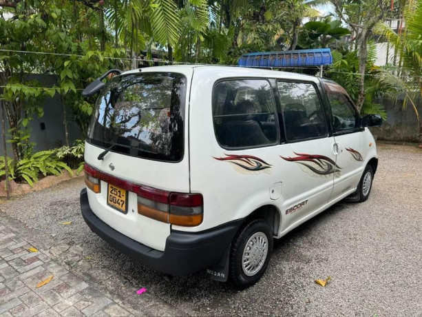 nissan-serina-1994-big-3
